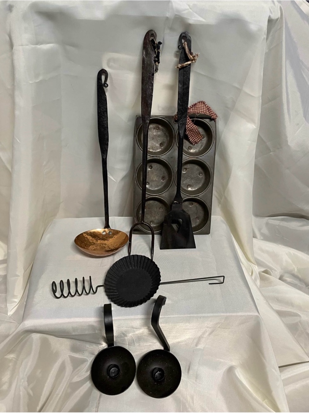 Vintage Cast Iron and Copper Kitchen Utensils Set - Black & Copper